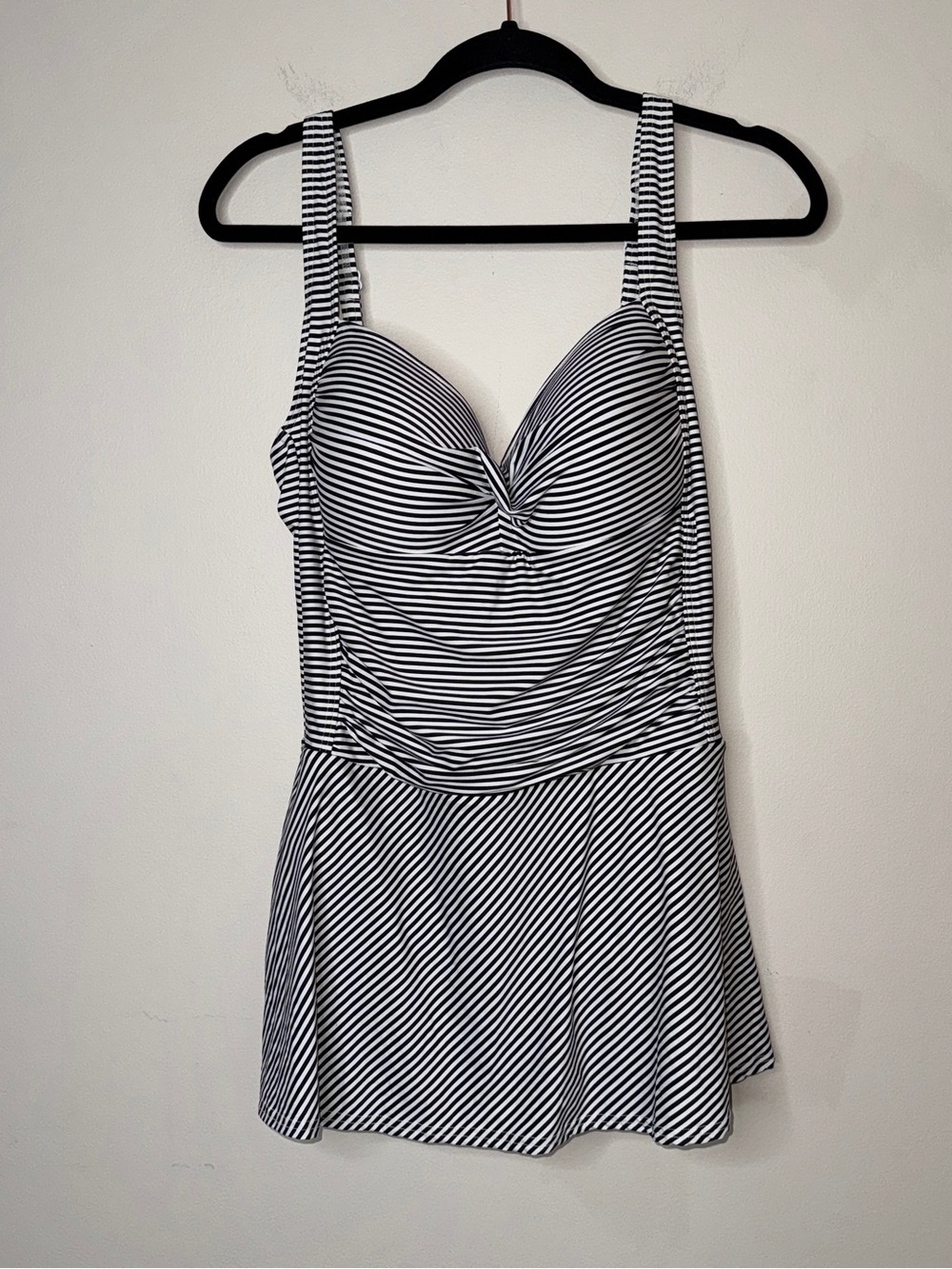 Nip Tuck Bond Eye Twist Front Striped Swim Dress Suit Black White Size 12